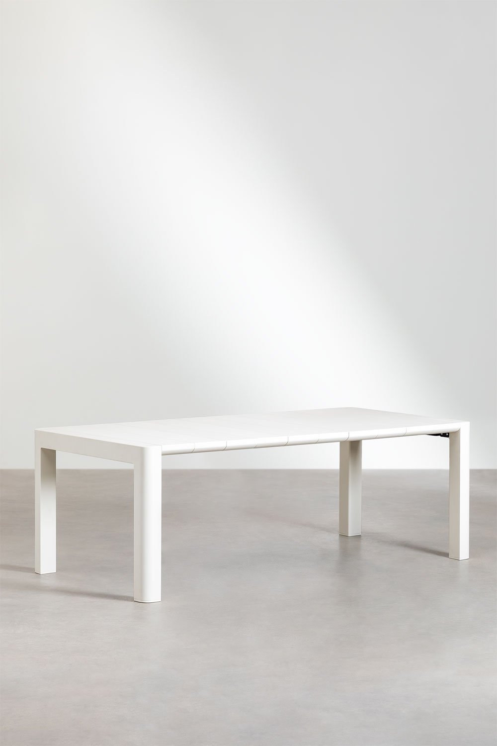 Ensemble table rectangulaire Arnadine (220x100 cm) et 8 chaises de jardin empilables Omara avec accoudoirs, image de la galerie 2