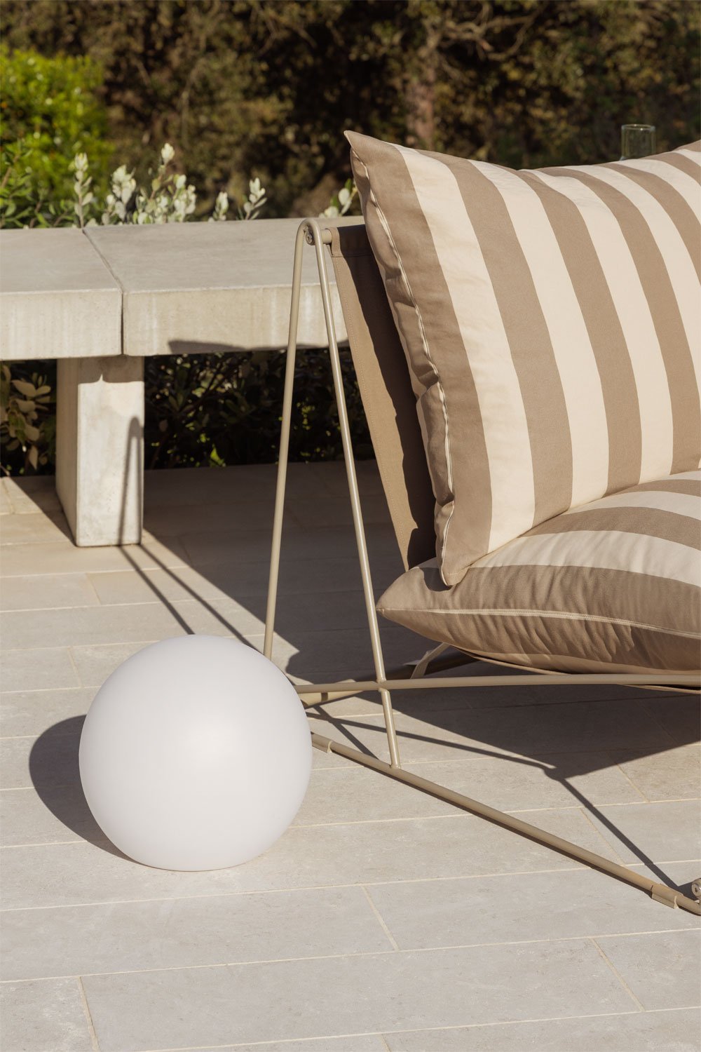 Boule LED solaire extérieure Olbina, image de la galerie 1