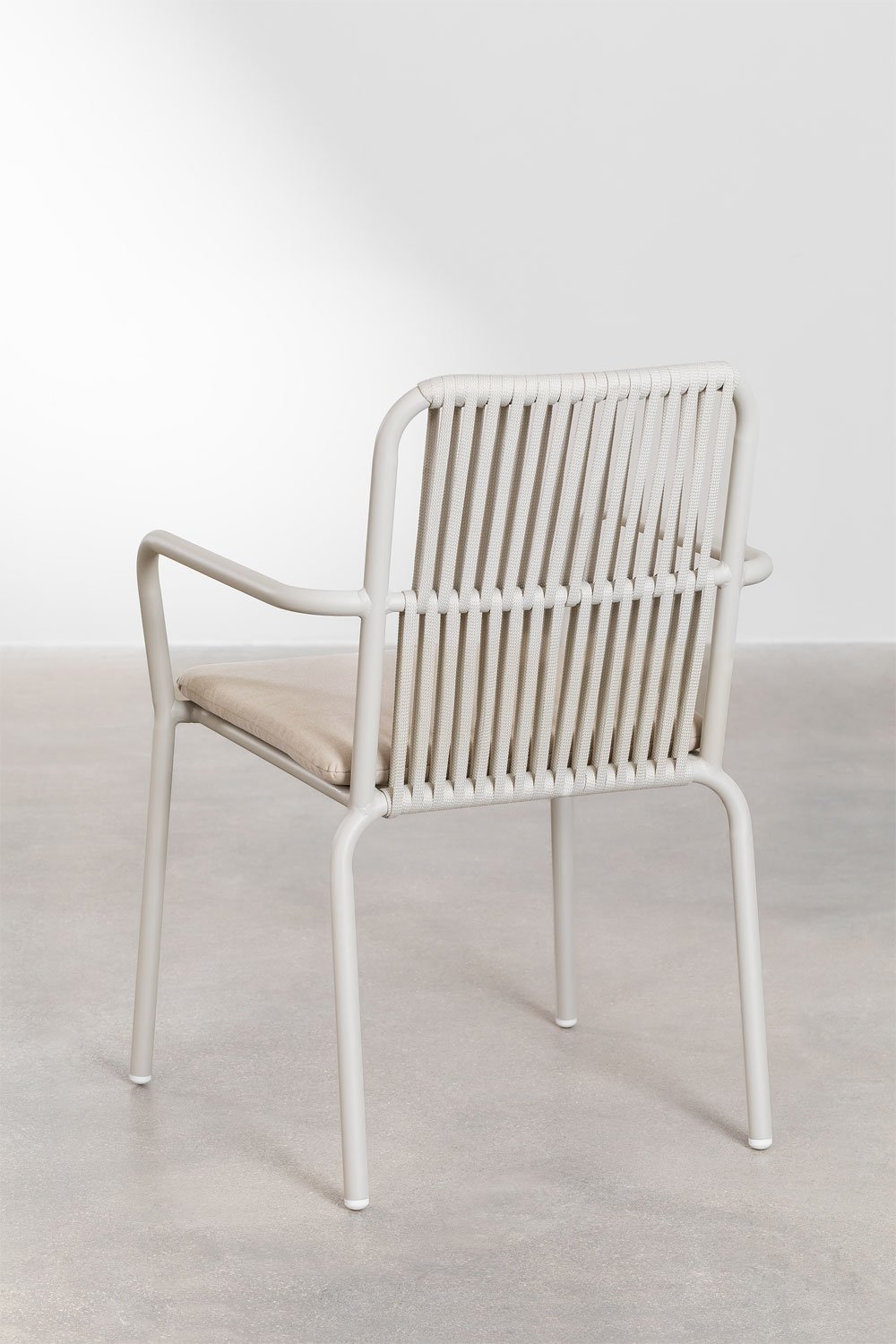 Set de table ronde Ø125 cm Valerie et 4 chaises de jardin avec accoudoirs en aluminium Alberta, image de la galerie 7