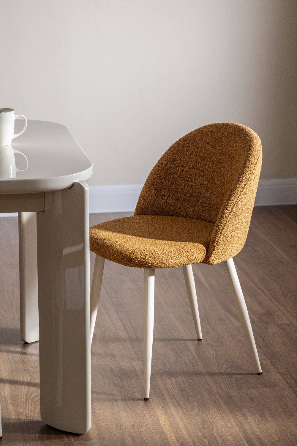 Chaise de salle à manger Kana Deluxe en tissu bouclé, image de la galerie 1