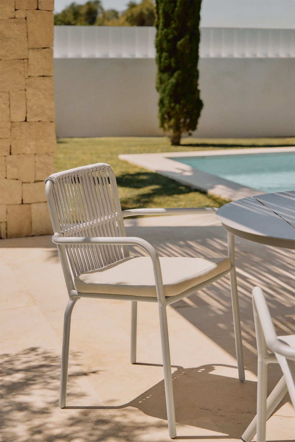 Chaise de jardin empilable avec accoudoirs en aluminium Alberta, image de la galerie 1