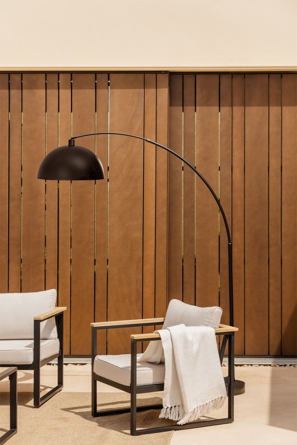Lampadaire d'extérieur en fer Diala, image de la galerie 1