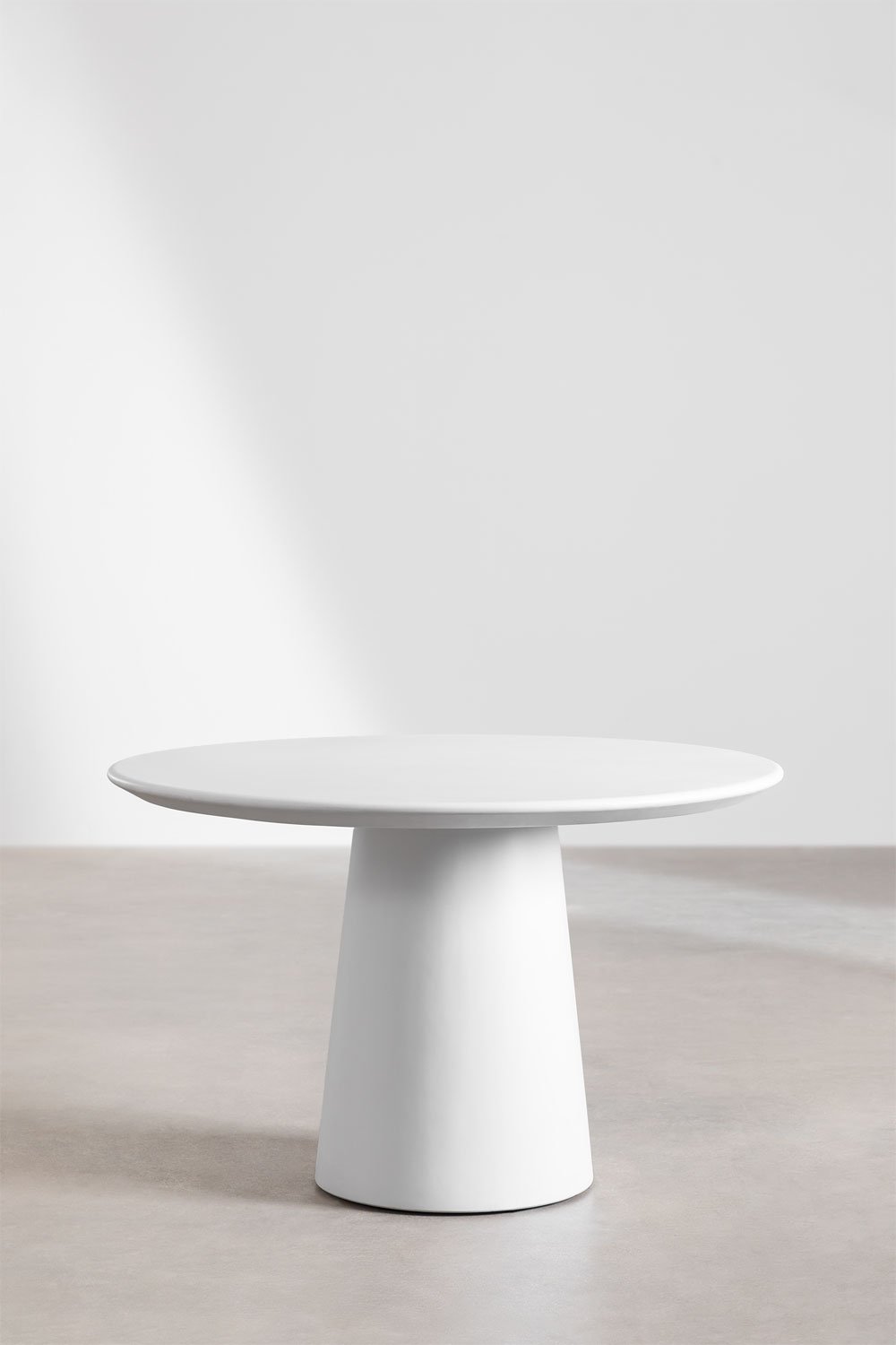 Ensemble composé d'une table ronde de 120 cm en ciment Noemi et de 4 chaises de jardin Marsha avec accoudoirs en aluminium et ro, image de la galerie 2
