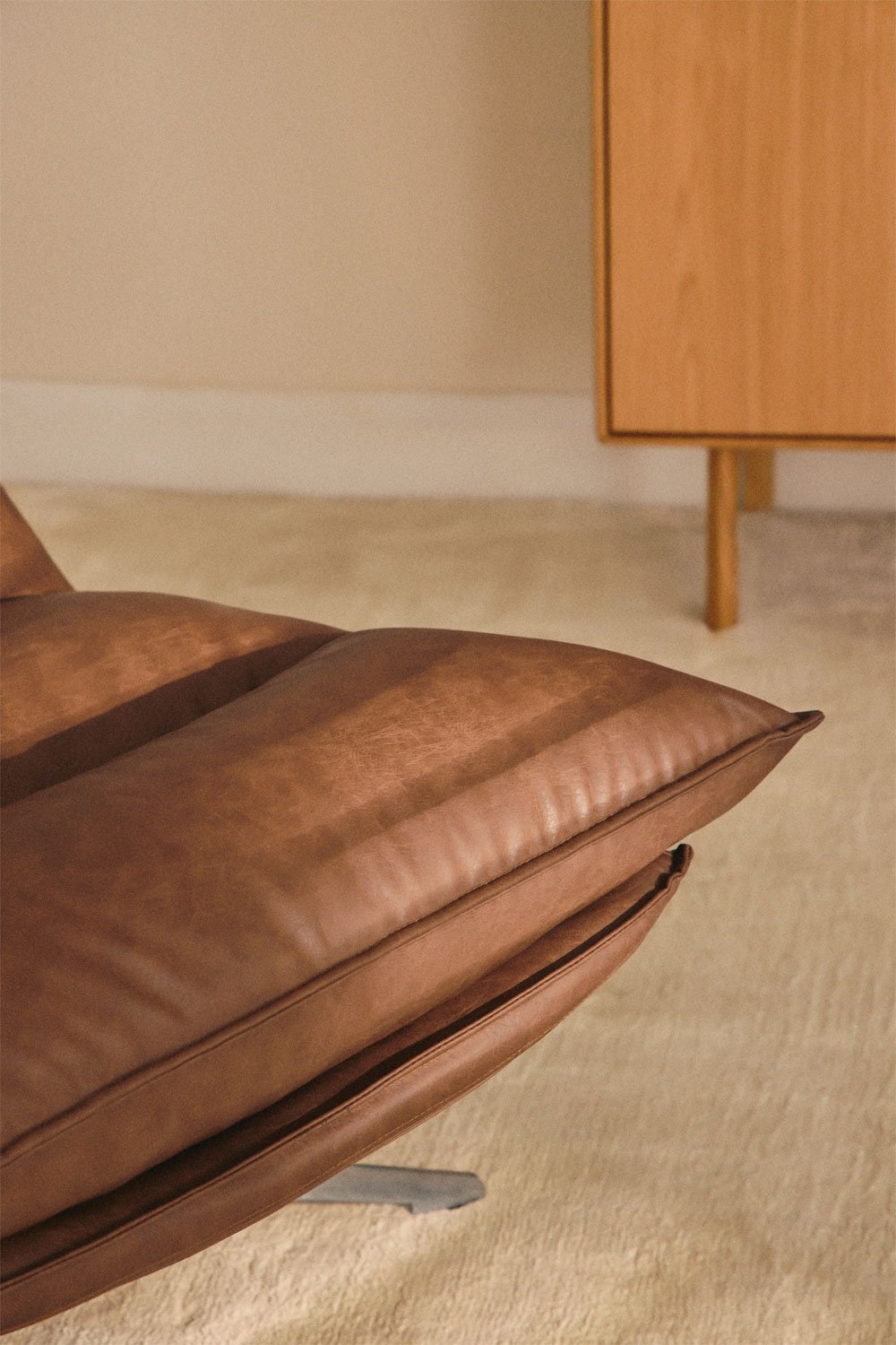 Lot de 2 chaises pivotantes en similicuir Sisko, image de la galerie 2