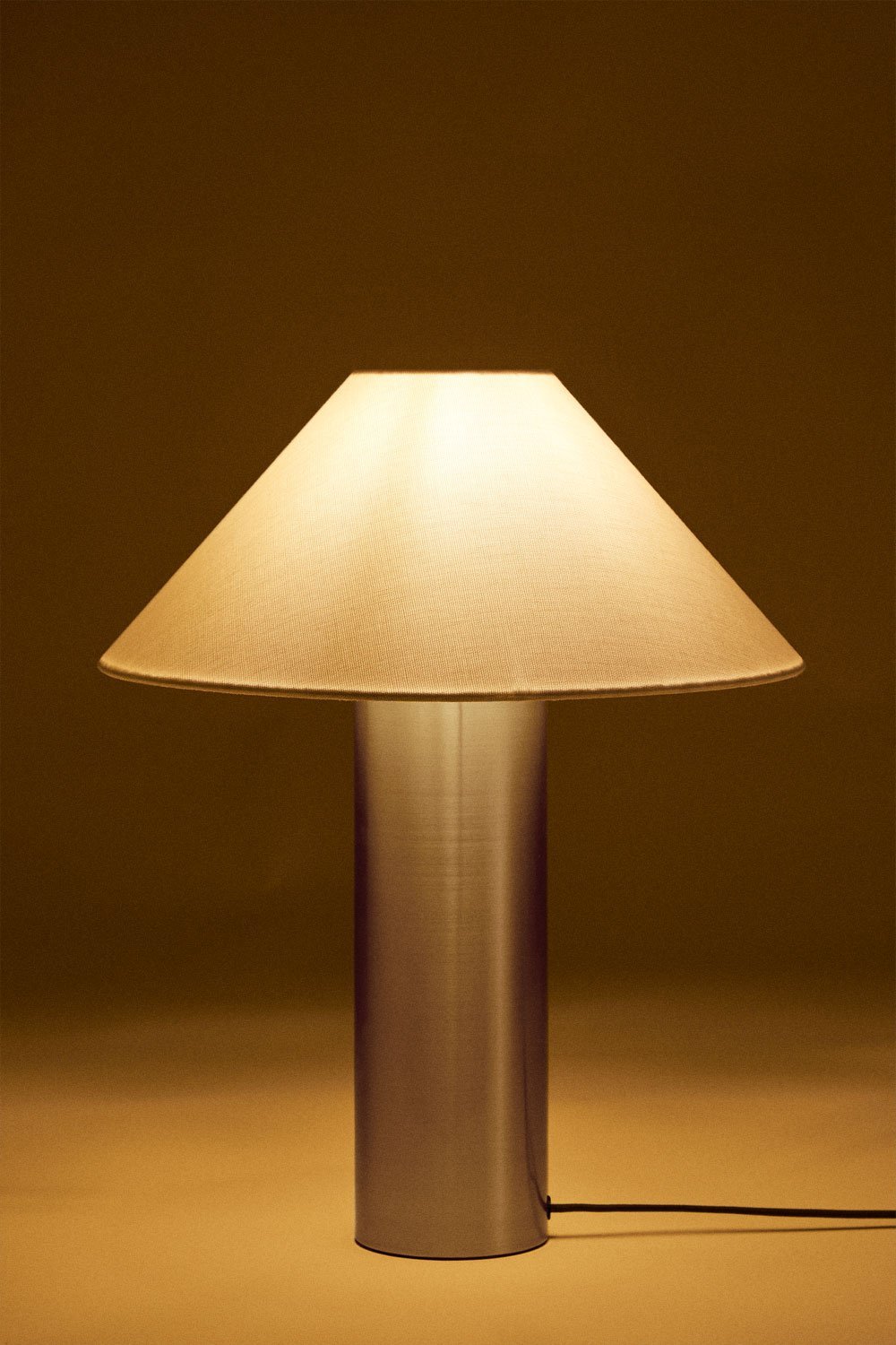 Lampe de table Barak en lin et fer, image de la galerie 3