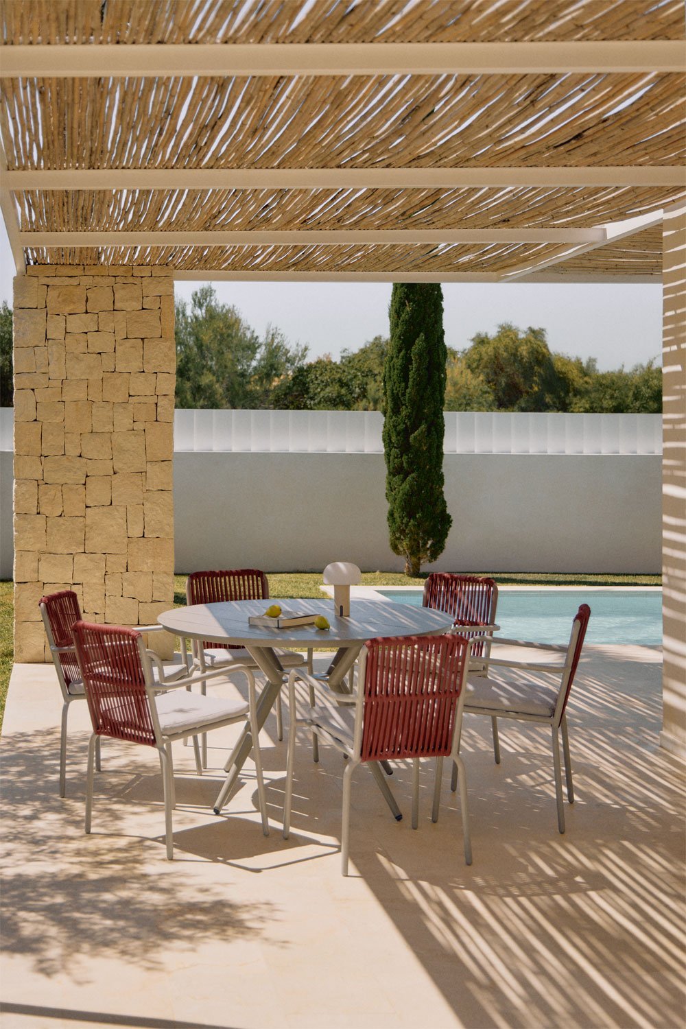 Ensemble table ronde Valérie, diamètre 125 cm, et 6 chaises de jardin Alberta en aluminium avec accoudoirs., image de la galerie 1