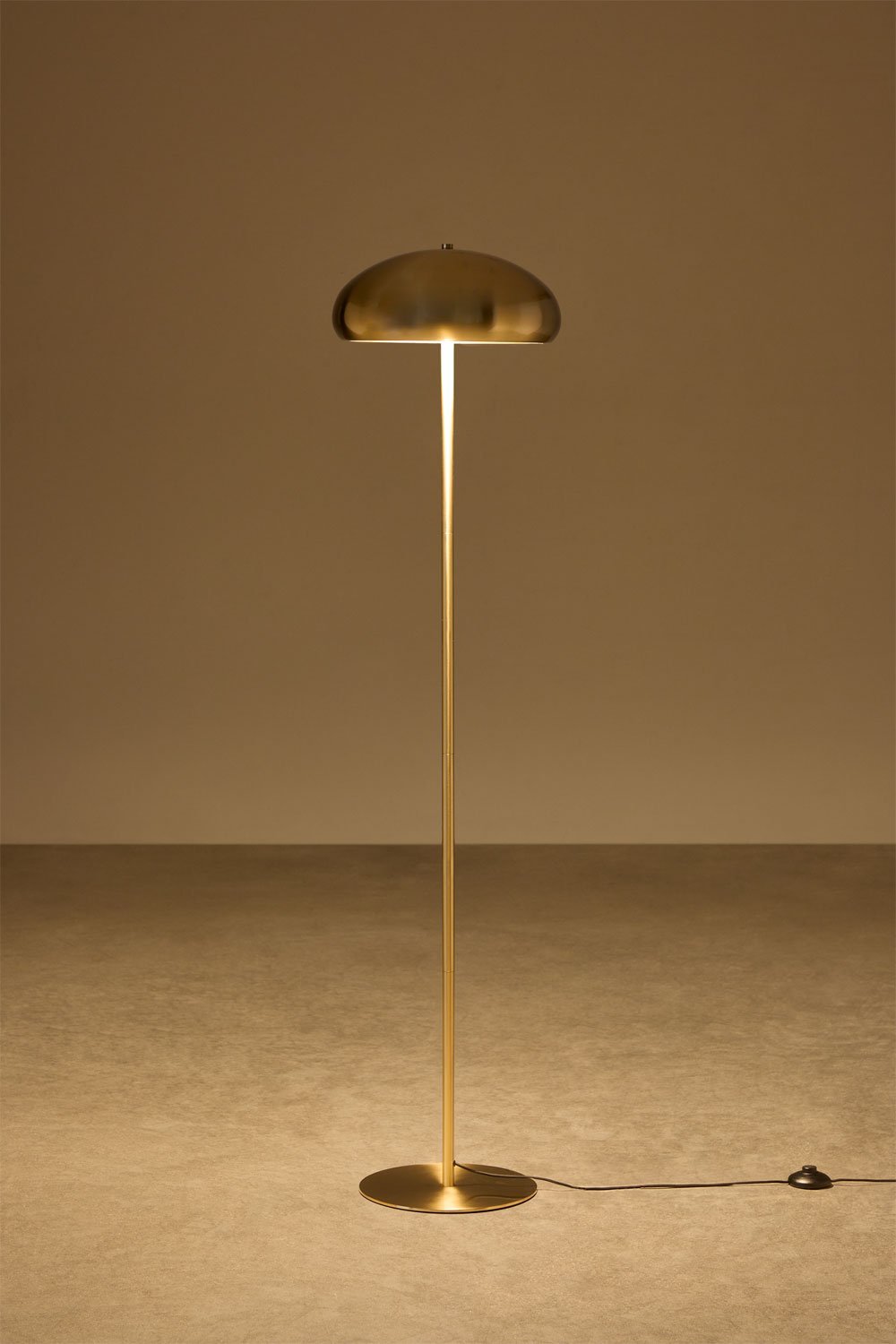 Lampadaire en métal Hilma, image de la galerie 2