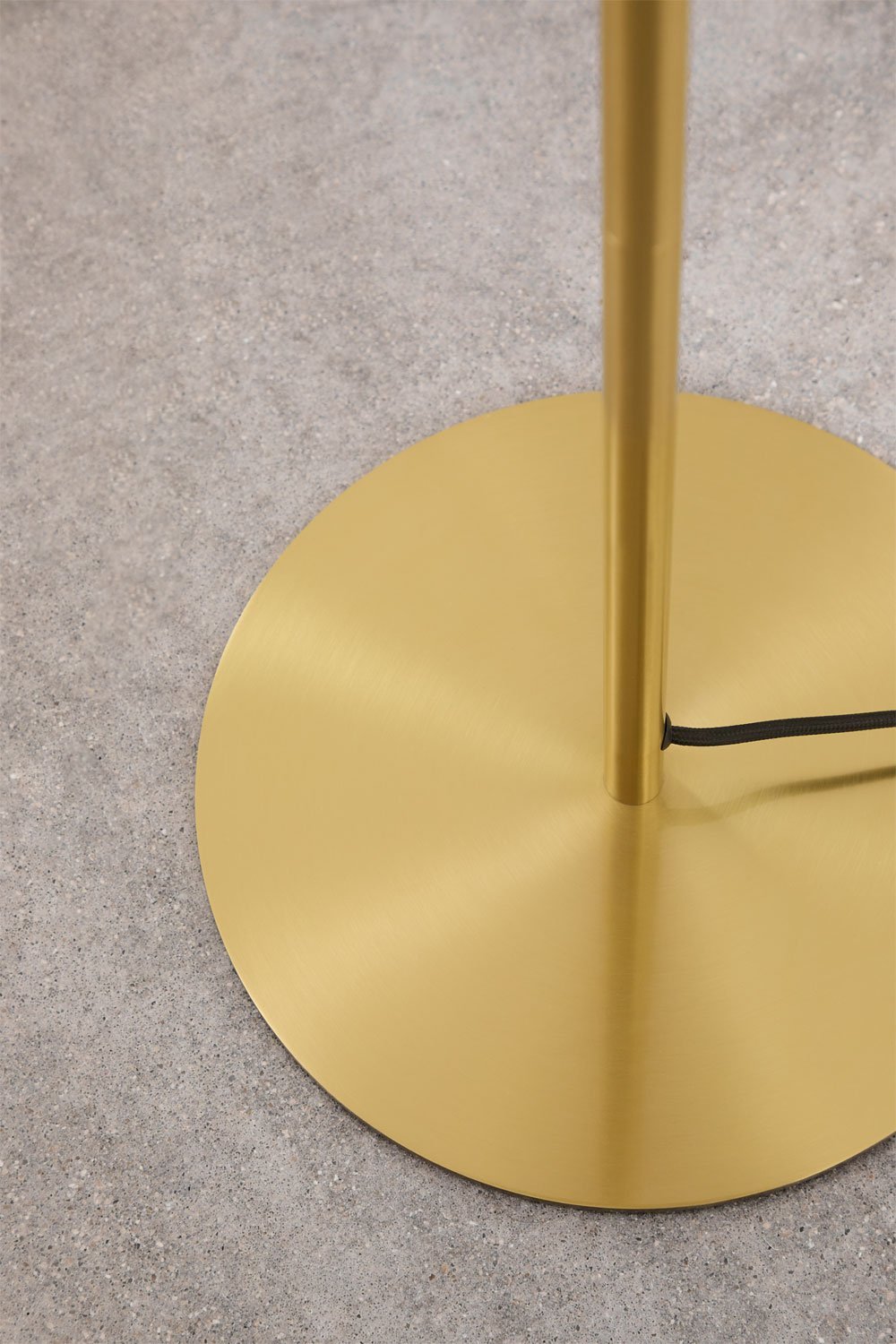 Lampe sur pied en fer Hilma, image de la galerie 4