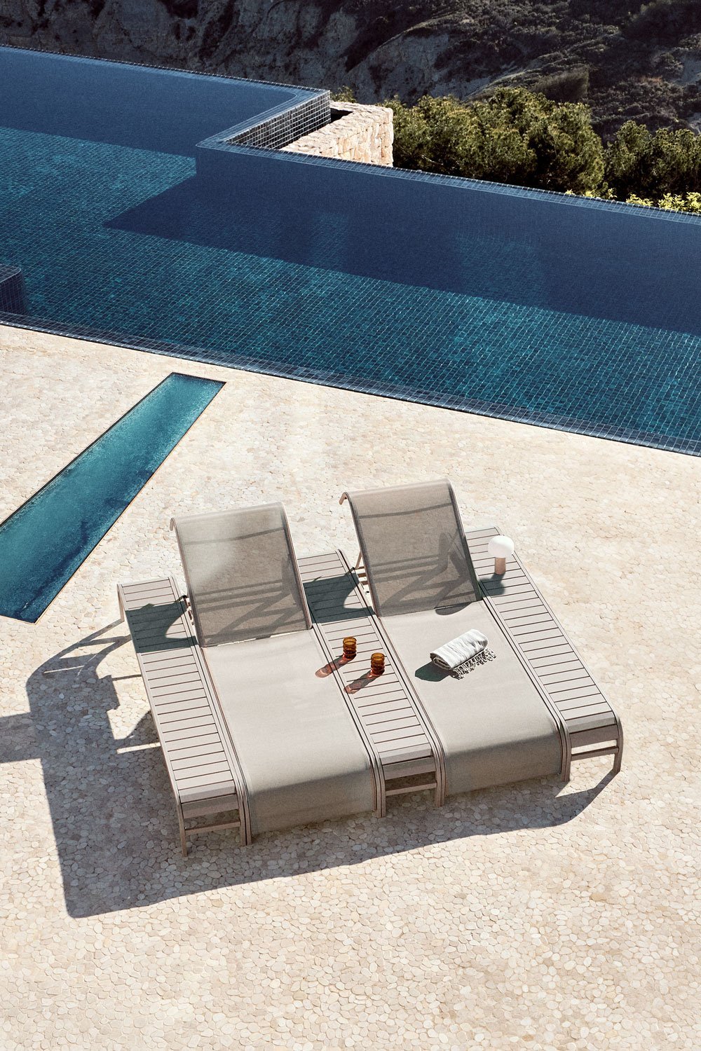 Ensemble de 2 chaises longues inclinables et 3 tables d'appoint en acier Marietta, image de la galerie 1