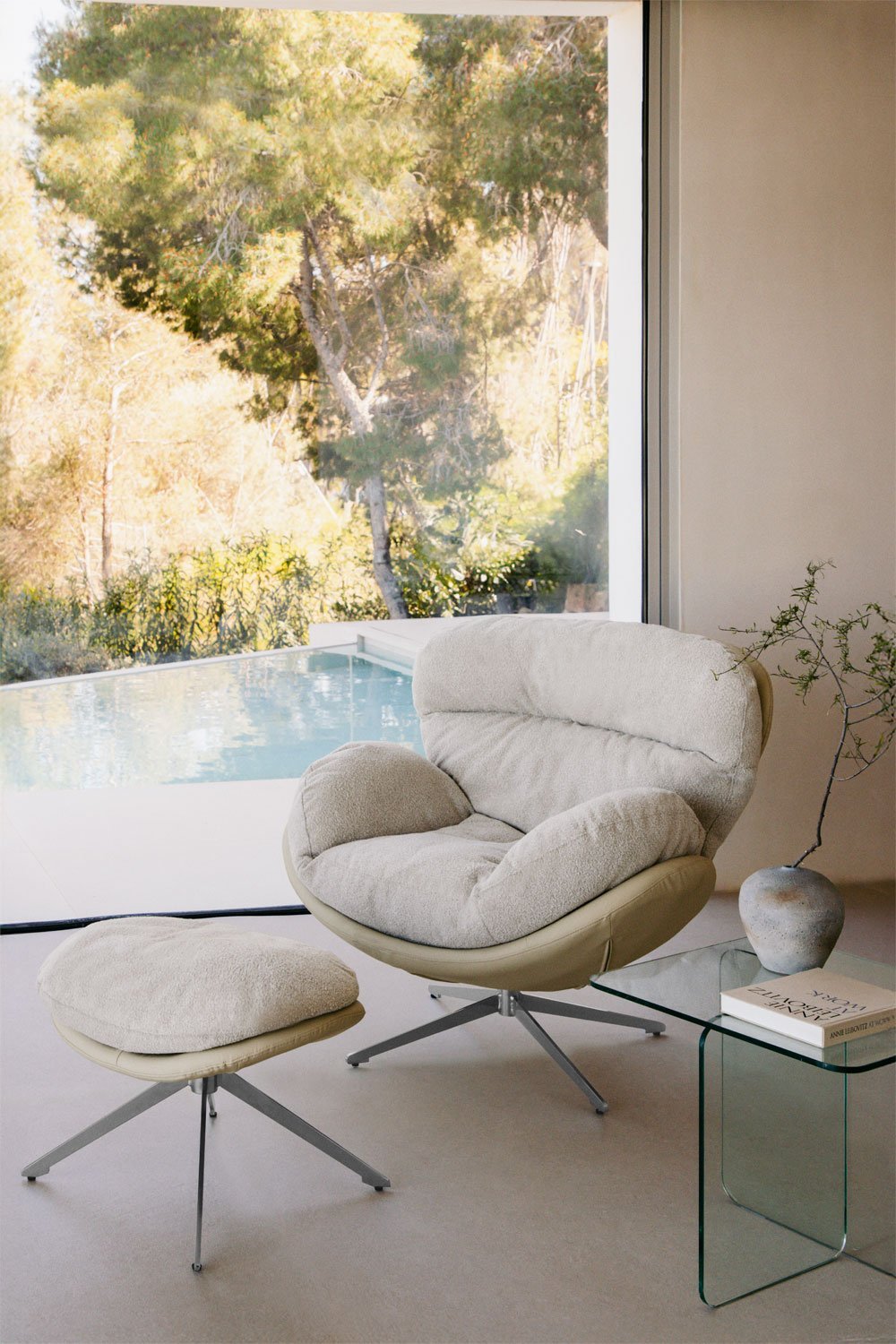 Fauteuil Amanda en tissu bouclé avec repose-pieds pivotant, image de la galerie 1