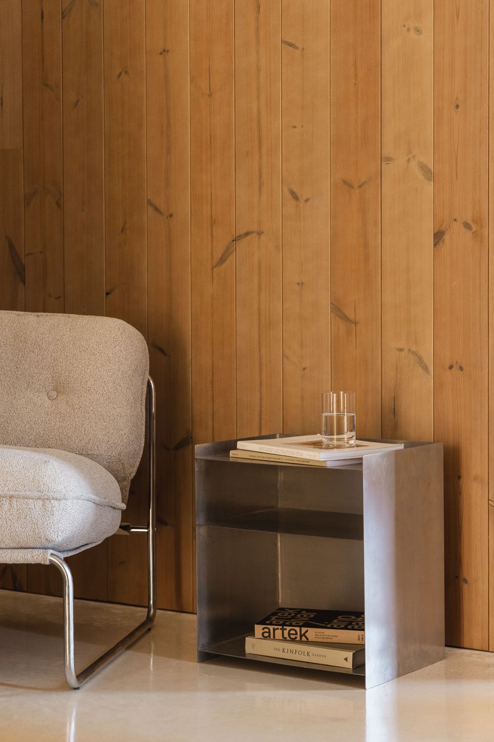 Table d'appoint en acier inoxydable Nolvia, image de la galerie 1