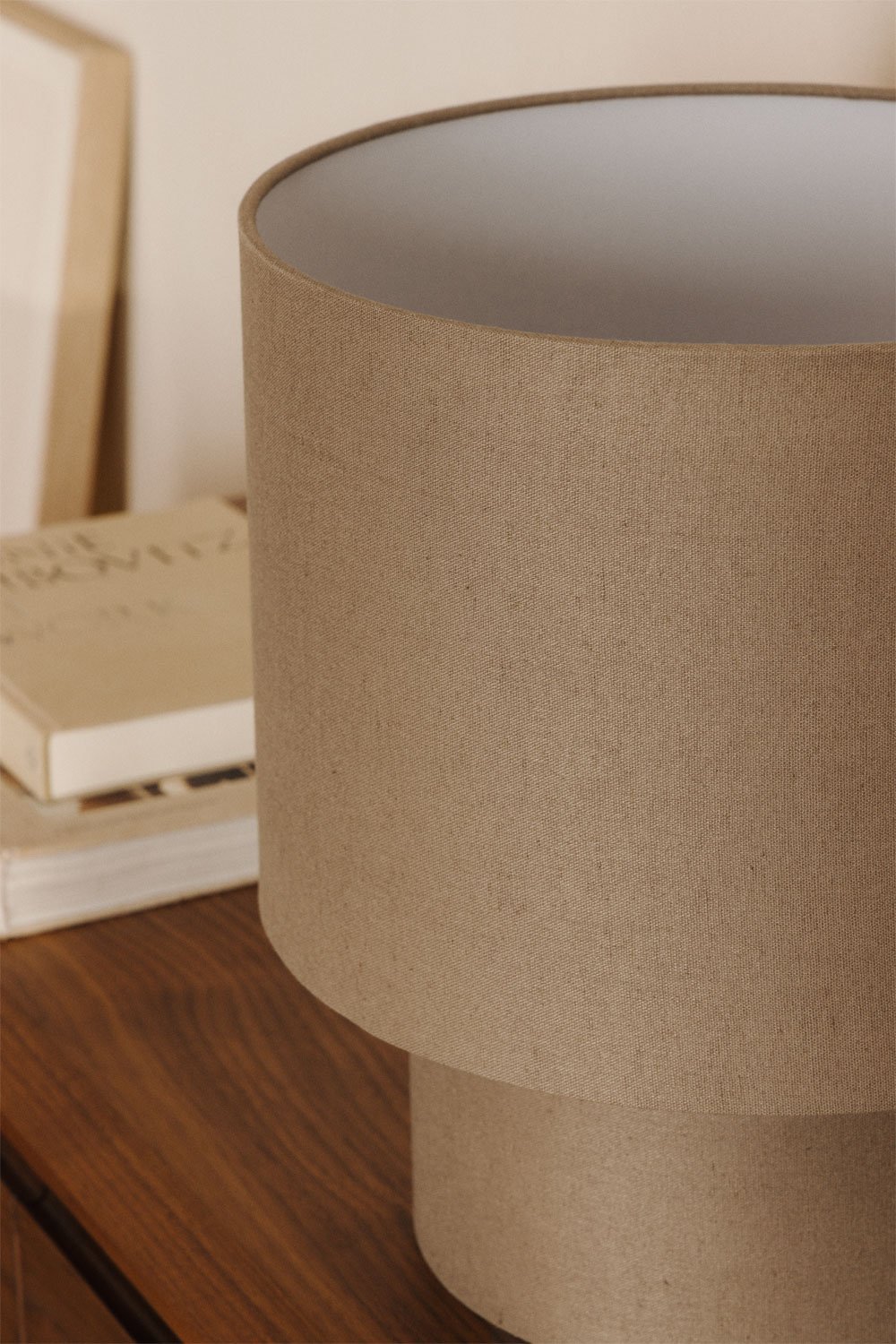 Lampe de table Gioura en lin et fer, image de la galerie 2
