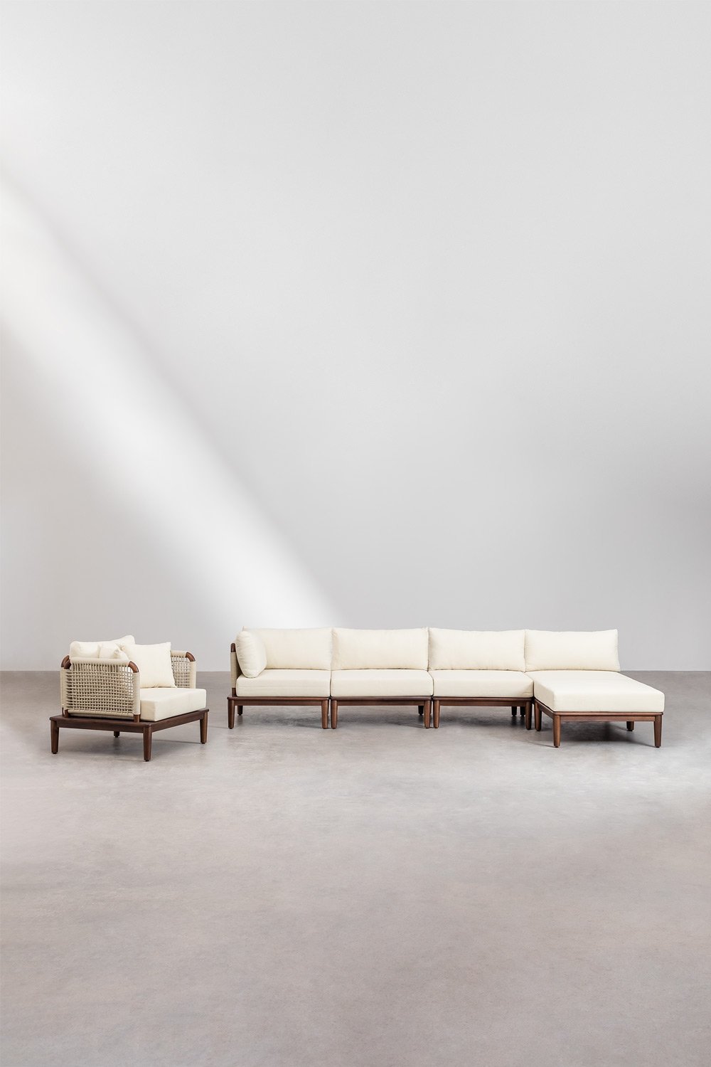 Ensemble de salon avec canapé d'angle modulaire de 4 pièces avec pouf et fauteuil en acacia Giulia, image de la galerie 3