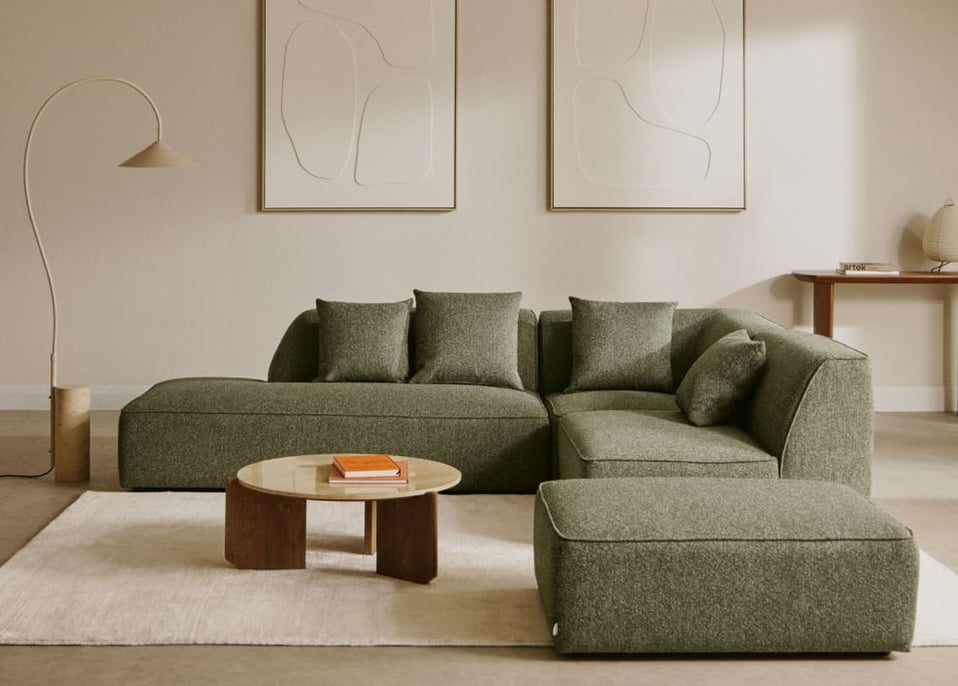 Canapé d'angle modulaire Cardea 3 pièces avec méridienne gauche et pouf rembourré