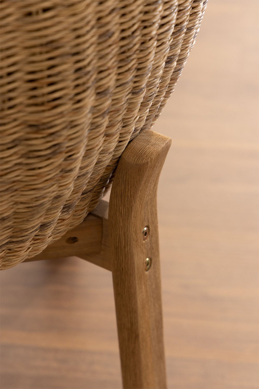 Ensemble de 4 chaises de salle à manger Leilan avec accoudoirs en bois d'acacia et rotin synthétique , image de la galerie 3