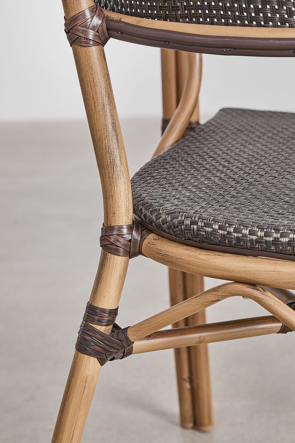 Chaise de jardin empilable en aluminium avec accoudoirs Brielle Bistro, image de la galerie 5