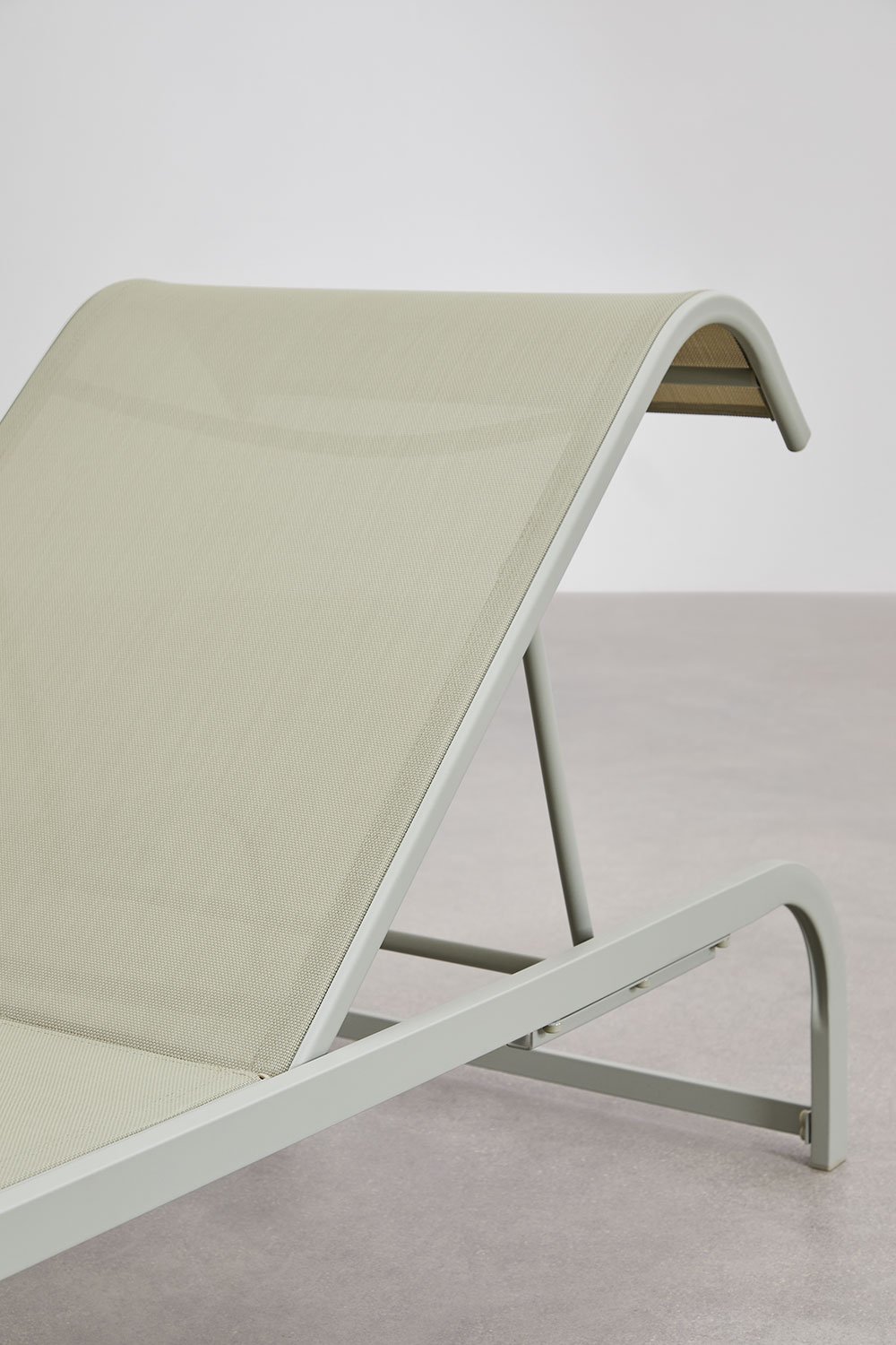 Ensemble de 2 chaises longues inclinables et 2 tables d'appoint en acier Marietta, image de la galerie 5