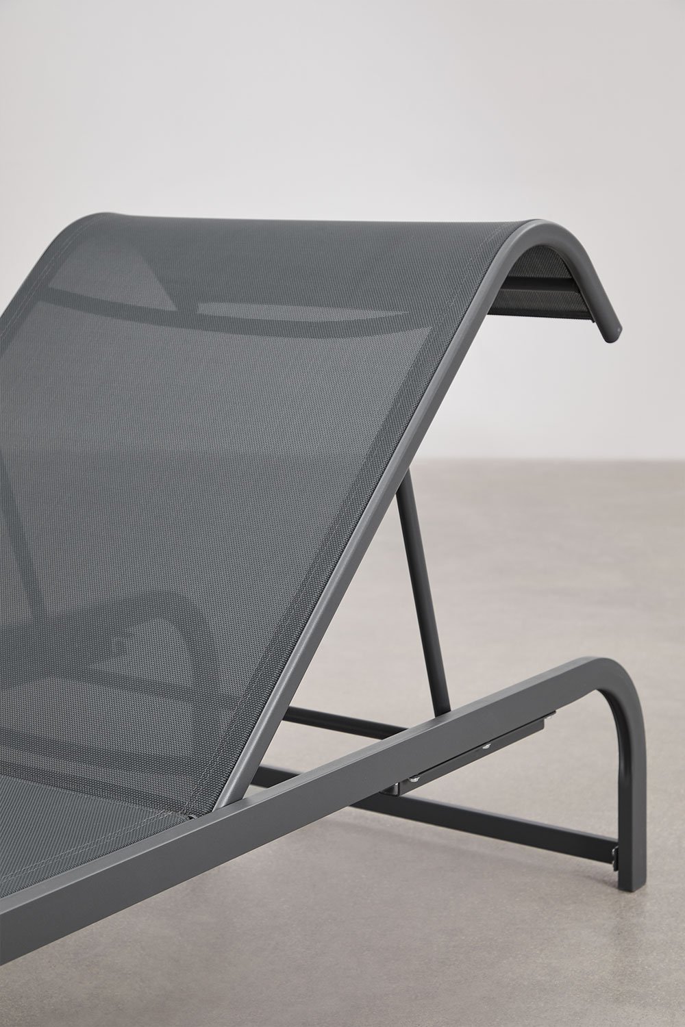 Set de 2 chaises longues inclinables et 2 tables d'appoint en acier Marietta, image de la galerie 5