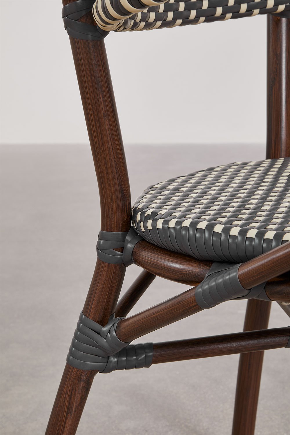 Lot de 4 chaises de jardin empilables en aluminium Brielle Bistro avec accoudoirs, image de la galerie 6