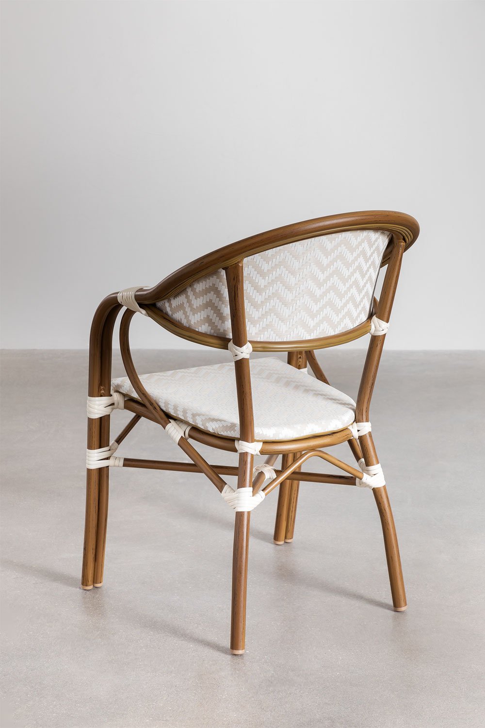 Lot de 2 chaises de salle à manger empilables en aluminium Brielle Bistro avec accoudoirs, image de la galerie 4