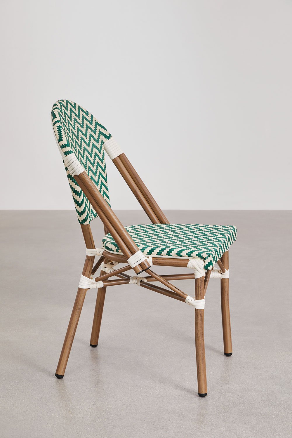 Lot de 4 chaises de salle à manger empilables en aluminium Brielle Bistro, image de la galerie 3