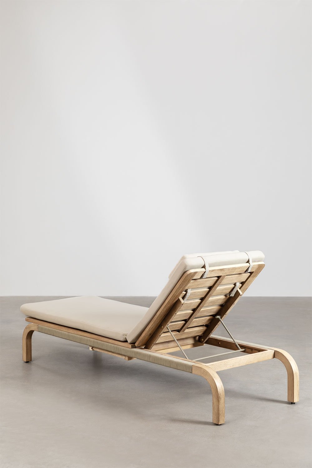 Chaise longue inclinable en bois d'acacia de Dubaï avec coussin, image de la galerie 7
