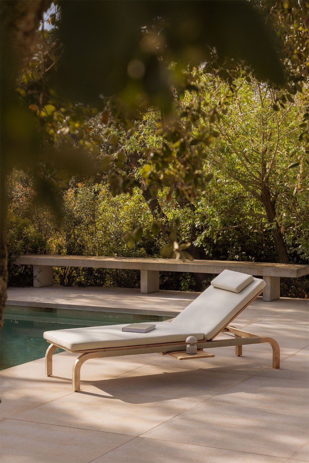 Chaise longue inclinable en bois d'acacia avec coussin Dubai, image de la galerie 1