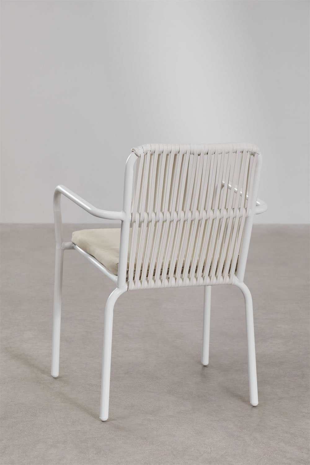 Set de table ronde Ø120 en céramique et aluminium Arken et 4 chaises de salle à manger avec accoudoirs en aluminium Alberta, image de la galerie 7