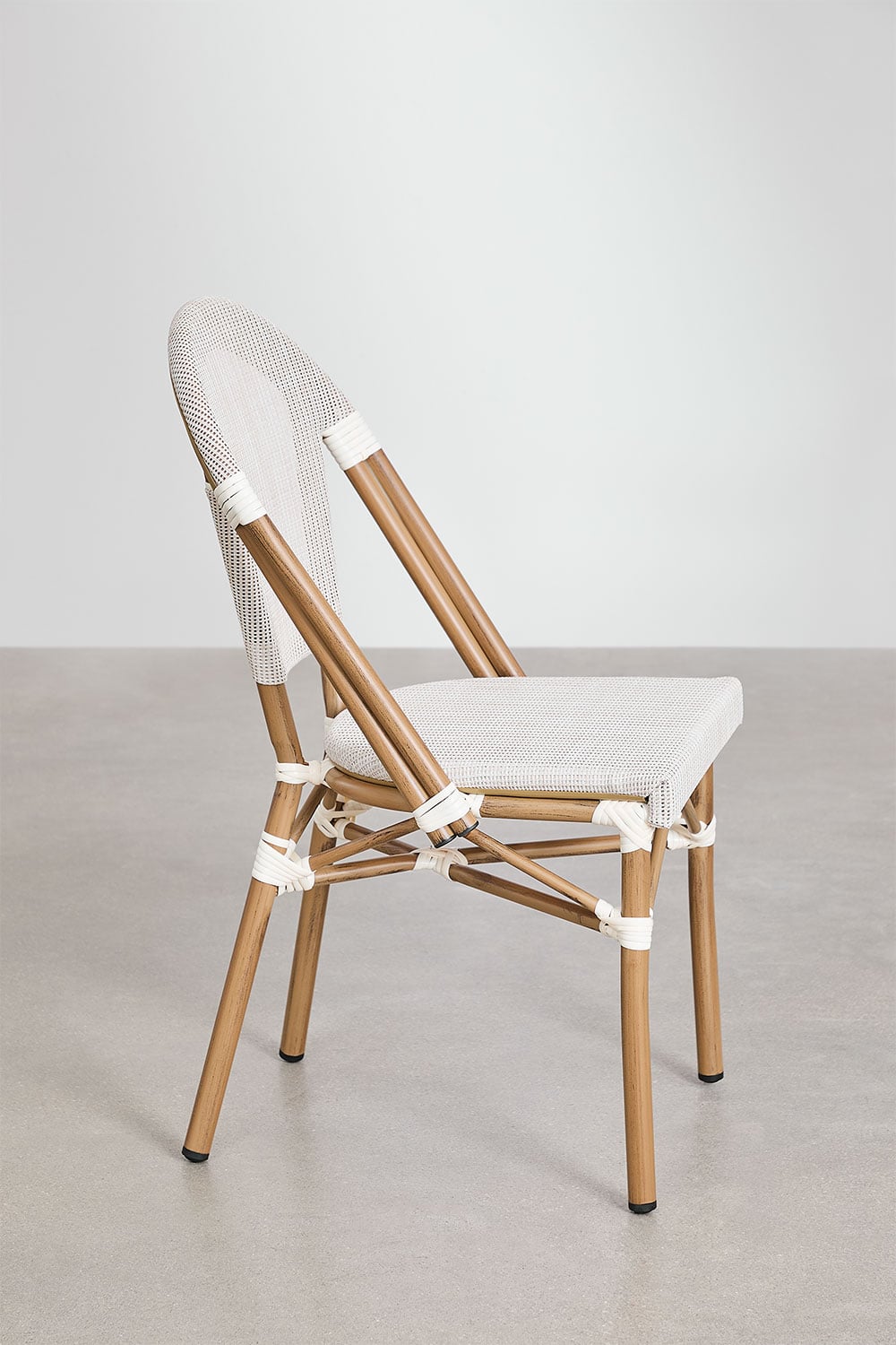 Ensemble table ronde Brielle Bistro (80 cm de diamètre) et 4 chaises de jardin empilables en aluminium, image de la galerie 7