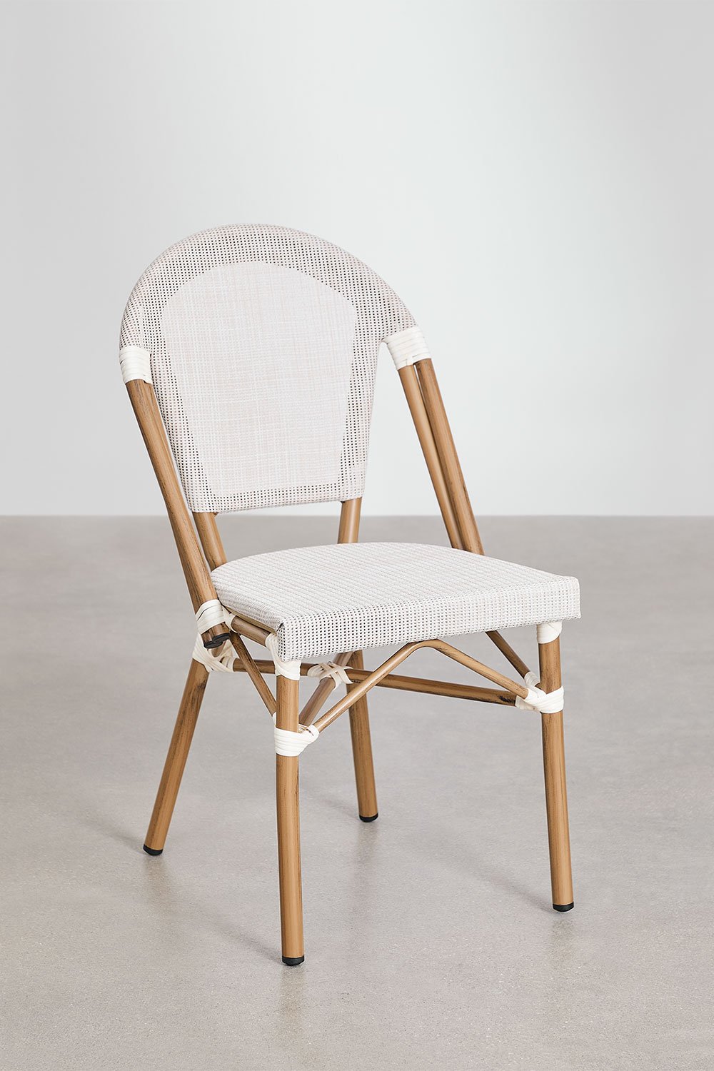 Ensemble table ronde Ø80 cm et 2 chaises de salle à manger empilables en aluminium Brielle Bistro, image de la galerie 6