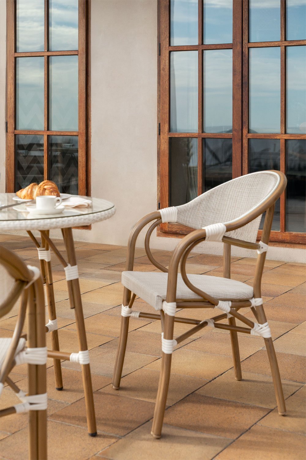 Chaise de jardin empilable en aluminium avec accoudoirs Brielle Bistro, image de la galerie 1