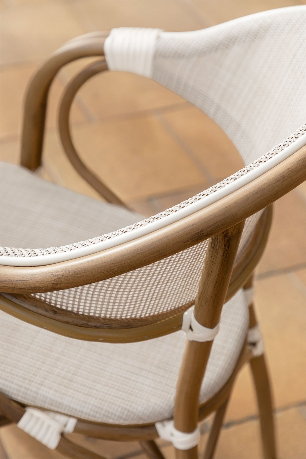 Chaise de jardin empilable en aluminium avec accoudoirs Brielle Bistro, image de la galerie 2