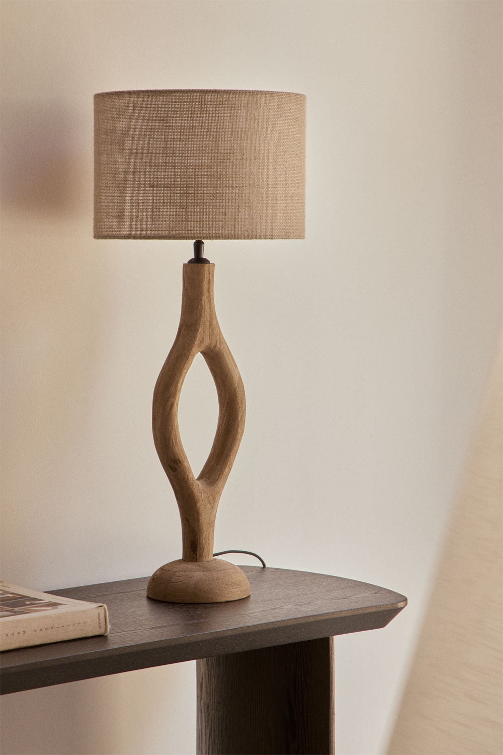 Lampe de table en bois de manguier Gracia, image de la galerie 1