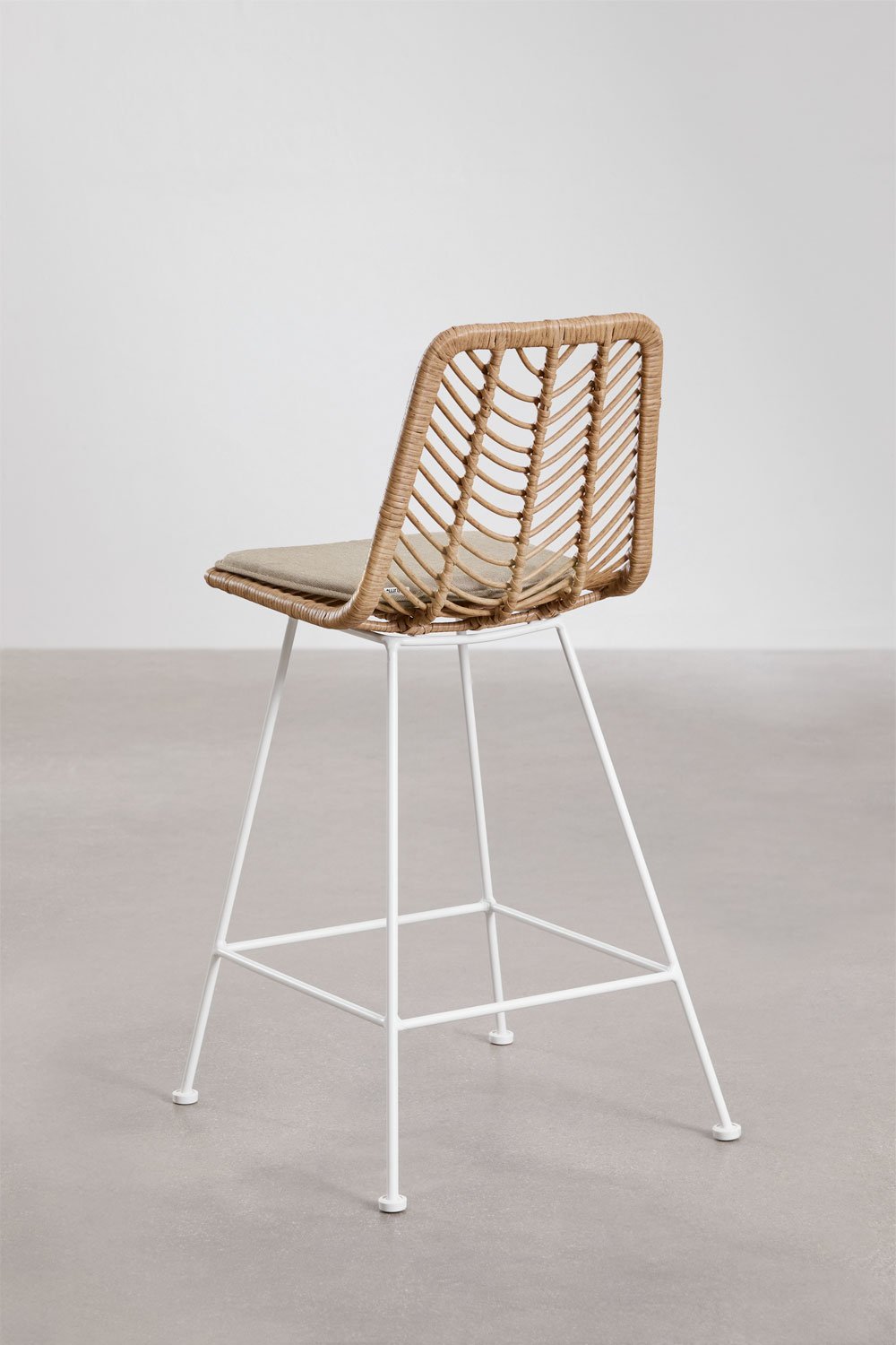 Tabouret haut en rotin synthétique Gouda Natural, image de la galerie 3