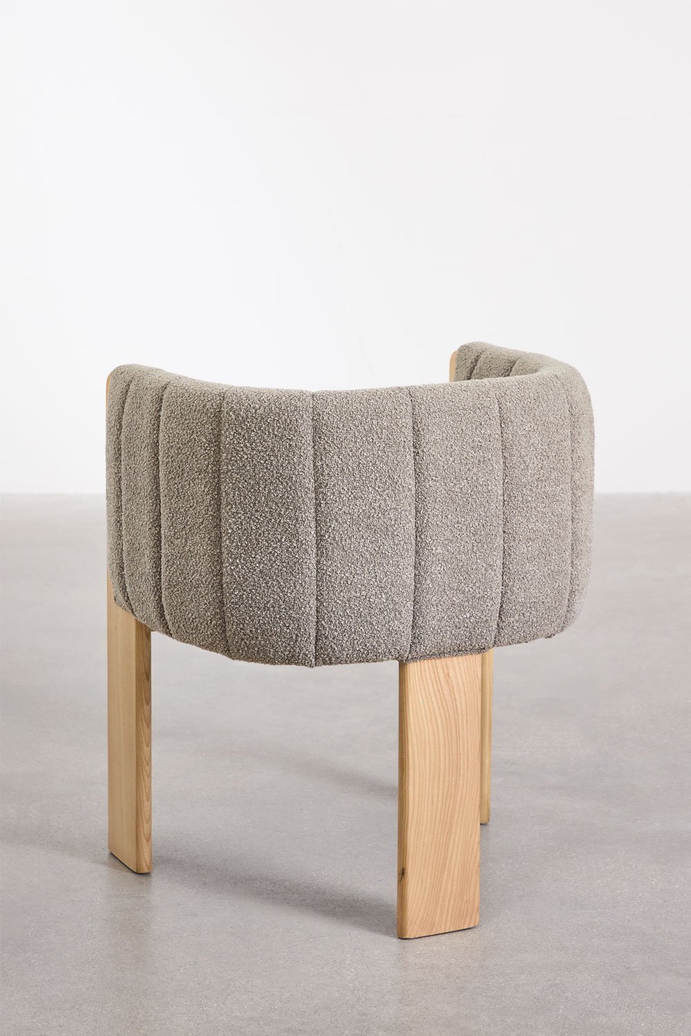 Chaise de salle à manger en bois de frêne et tissu bouclé Leo, image de la galerie 6
