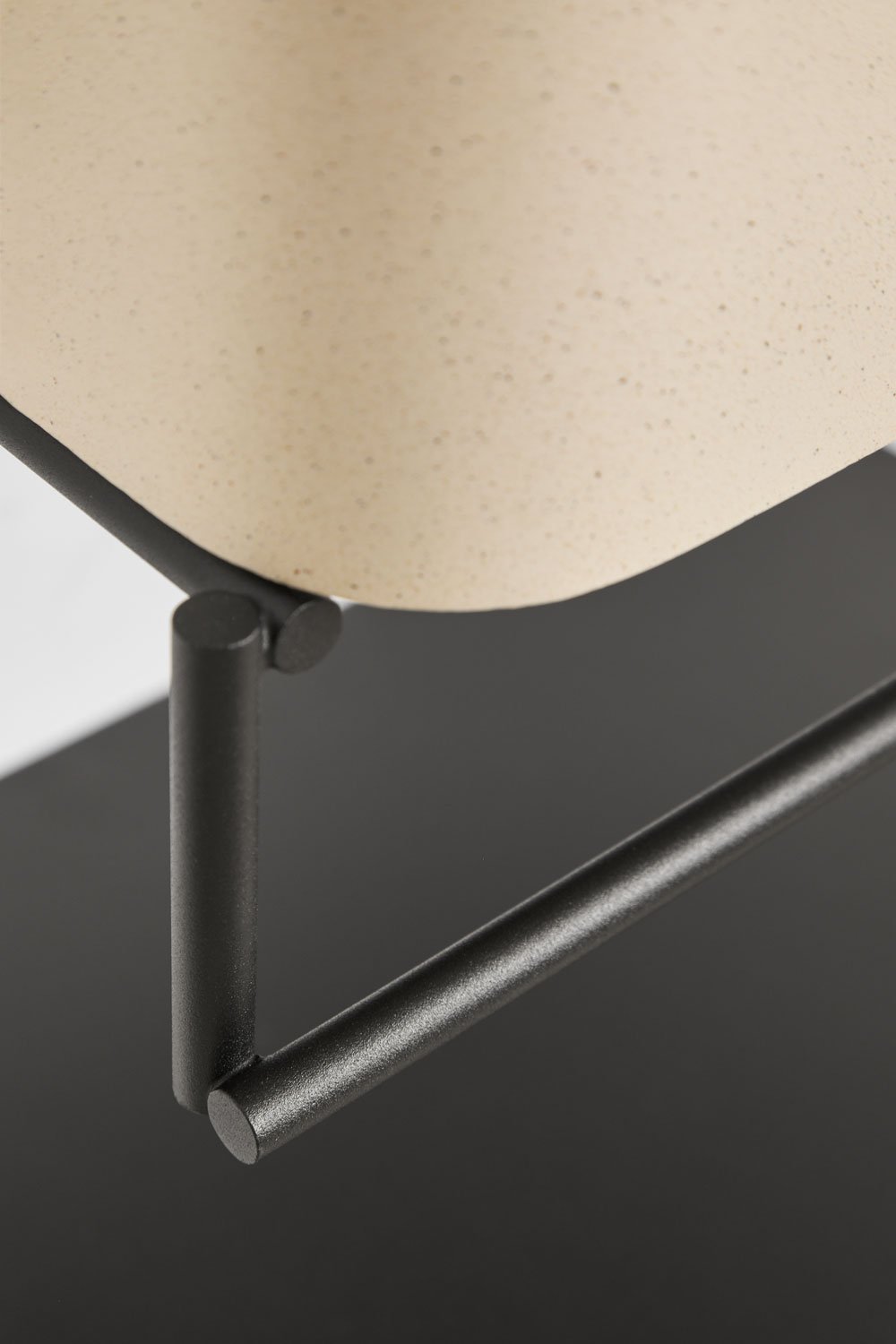 Lavabo rectangulaire 40x30 cm avec porte-serviettes intégré en ciment Korab et métal, image de la galerie 5