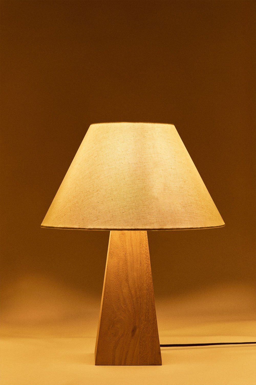 Lampe de table en bois de manguier Taraua, image de la galerie 2