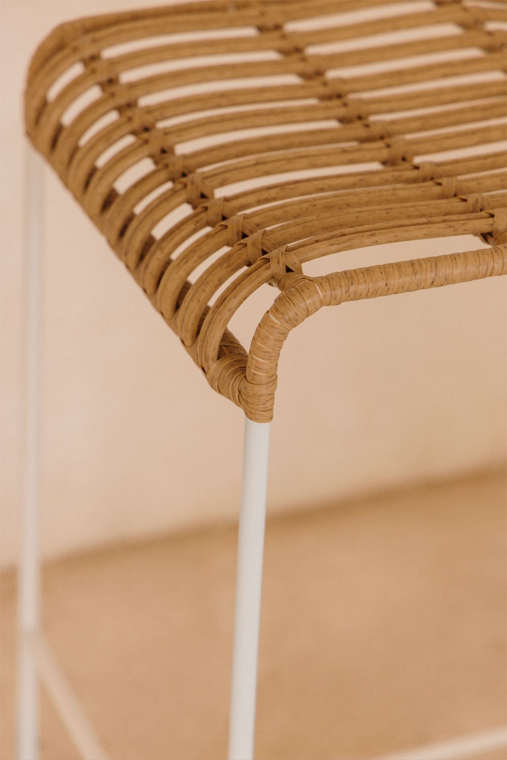 Lot de 2 tabourets hauts en rotin synthétique Aroa, image de la galerie 2