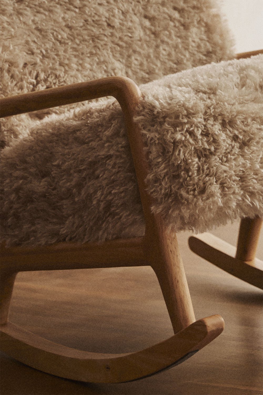 Fauteuil à bascule rembourré Maylene, image de la galerie 2