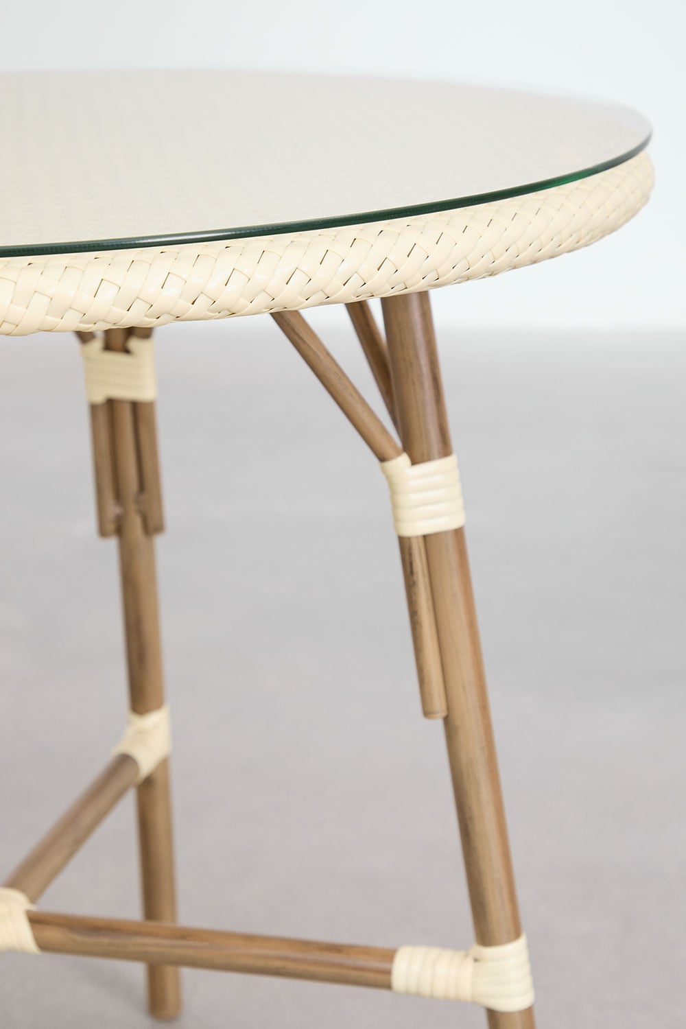 Ensemble table ronde Brielle Bistro (80 cm de diamètre) et 4 chaises de jardin empilables en aluminium, image de la galerie 4