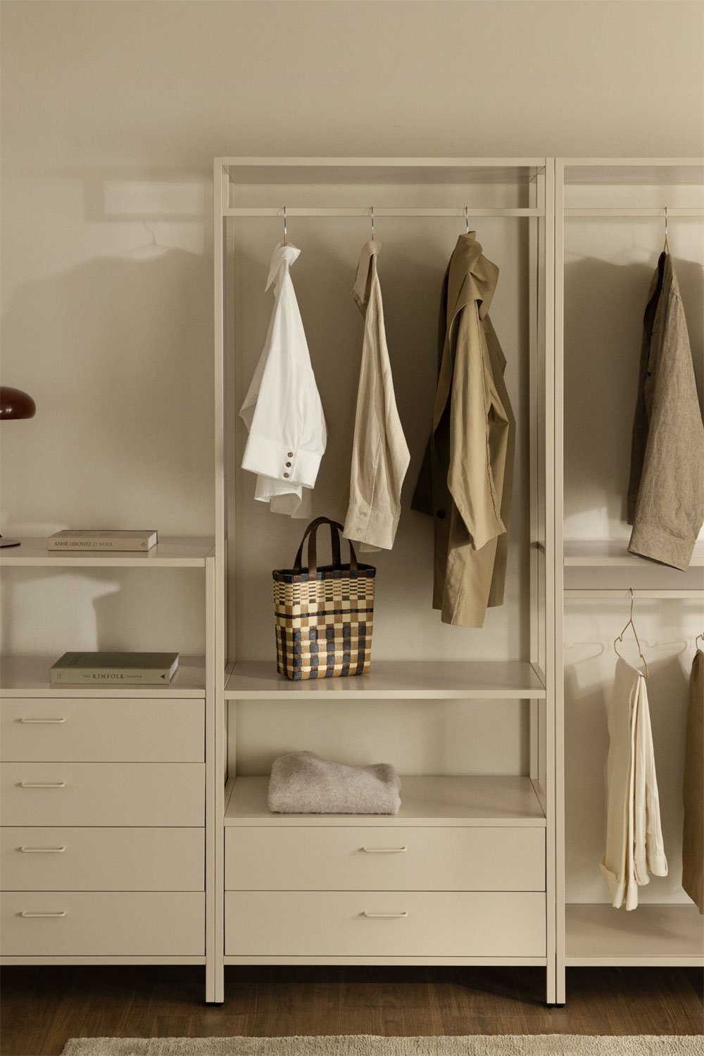 Armoire ouverte Janine avec tiroirs en acier, image de la galerie 1