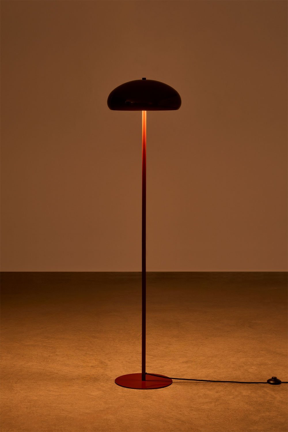 Lampe sur pied en fer Hilma, image de la galerie 4