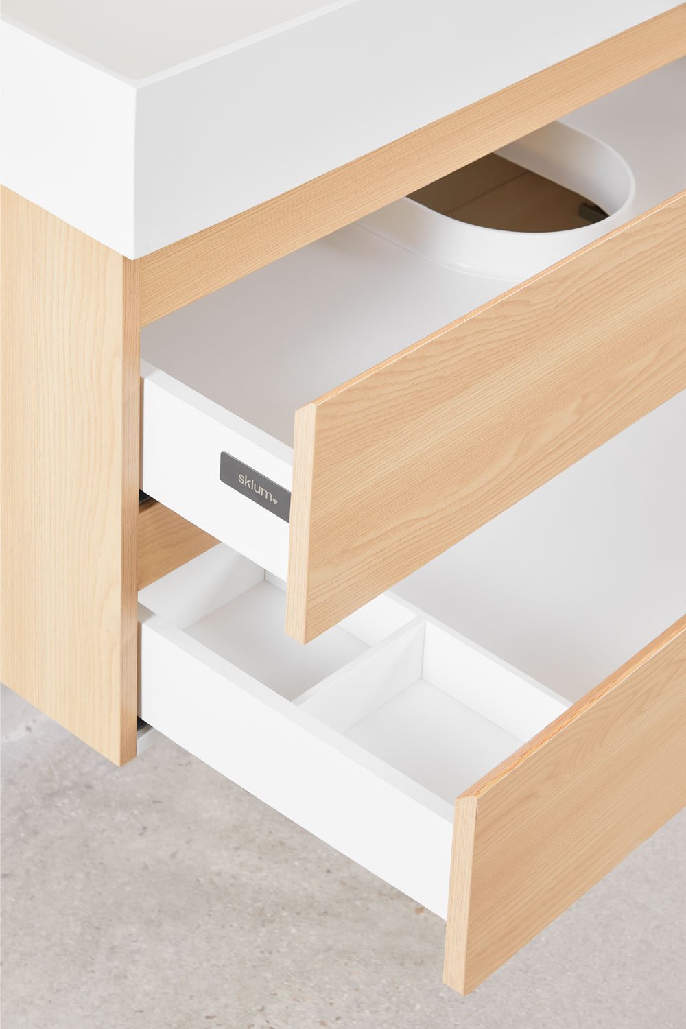 Ensemble de meuble de salle de bain en bois et placage de frêne avec lavabo intégré Ona, image de la galerie 4