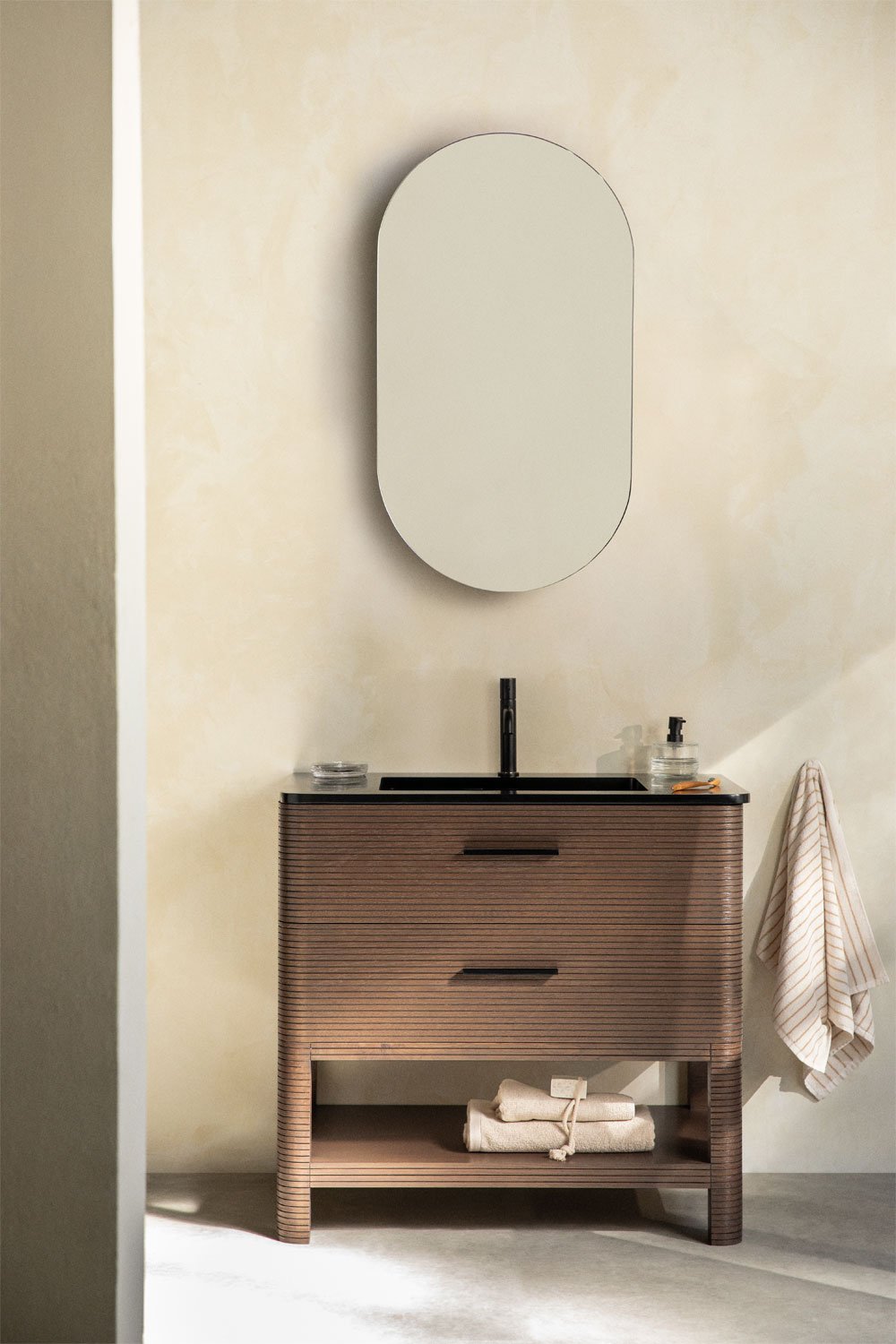 Ensemble de meuble de salle de bain en bois avec lavabo intégré Misene, image de la galerie 1