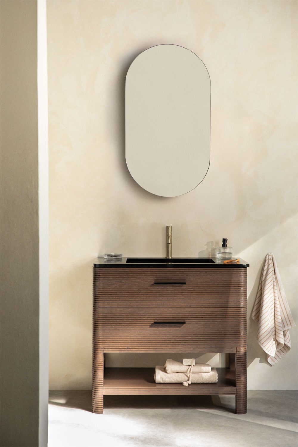 Ensemble de meuble de salle de bain en bois avec lavabo intégré Misene, image de la galerie 1