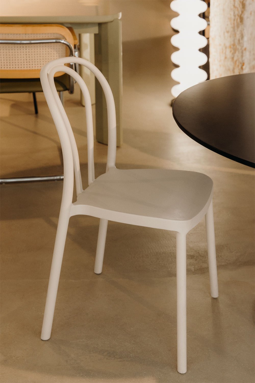 Chaise de salle à manger empilable en polypropylène Mizzi, image de la galerie 1