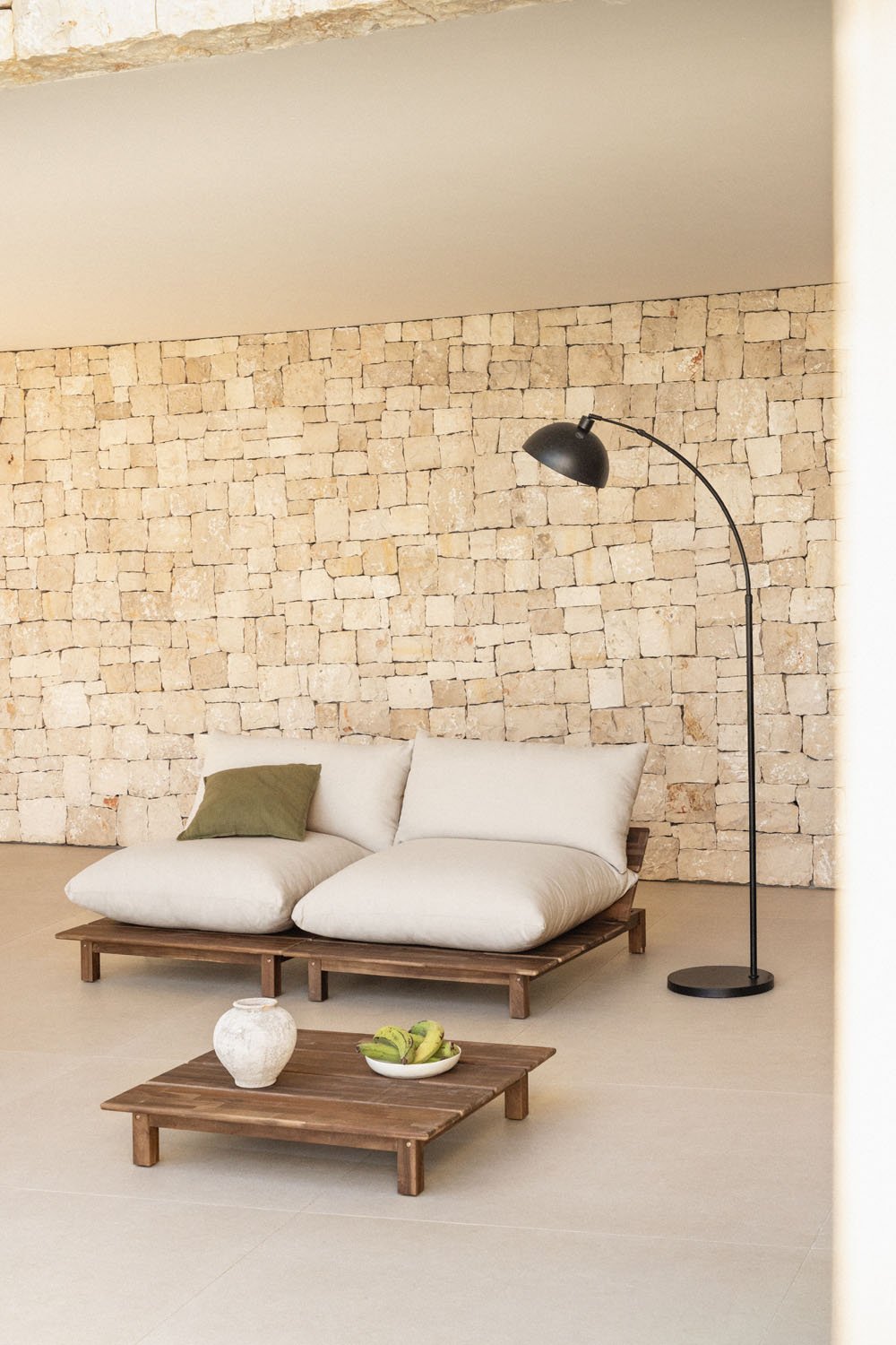 Ensemble de jardin avec canapé modulaire inclinable 2 pièces et table basse en bois d'acacia Brina, image de la galerie 1