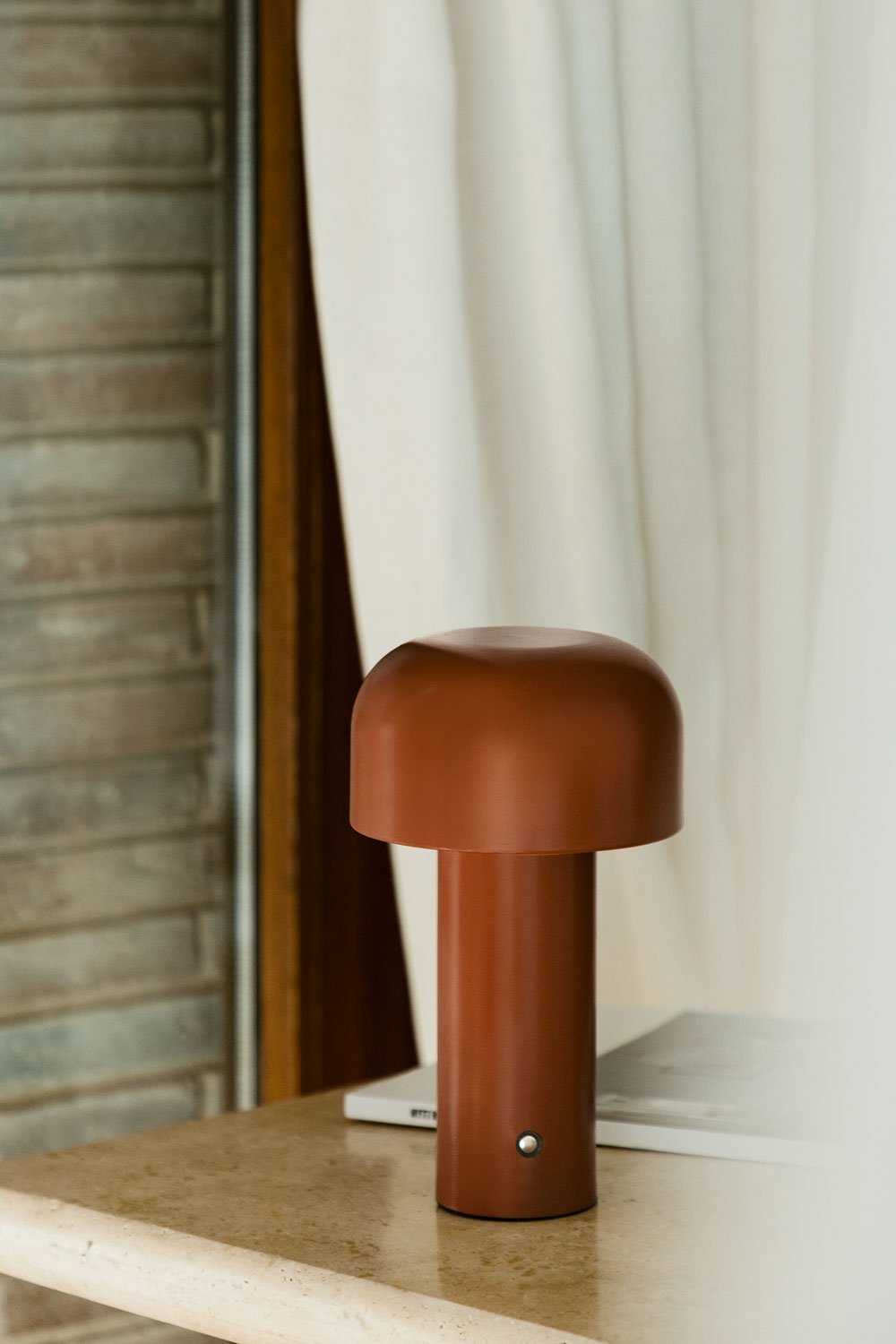 Lampe de table LED sans fil en métal Loentia, image de la galerie 1