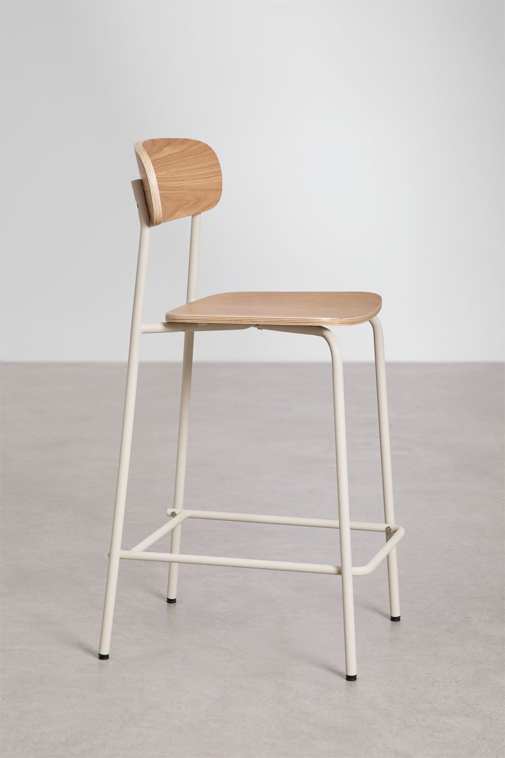 Lot de 2 tabourets hauts empilables 65 cm en fer et bois Wilpier, image de la galerie 2
