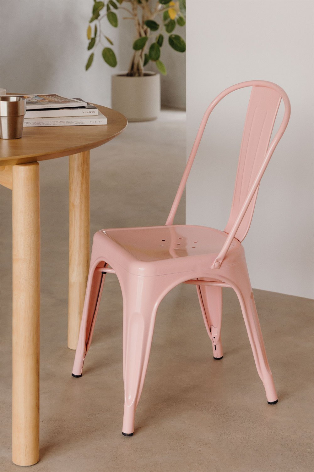 Pack de 4 chaises empilables en acier LIX, image de la galerie 1